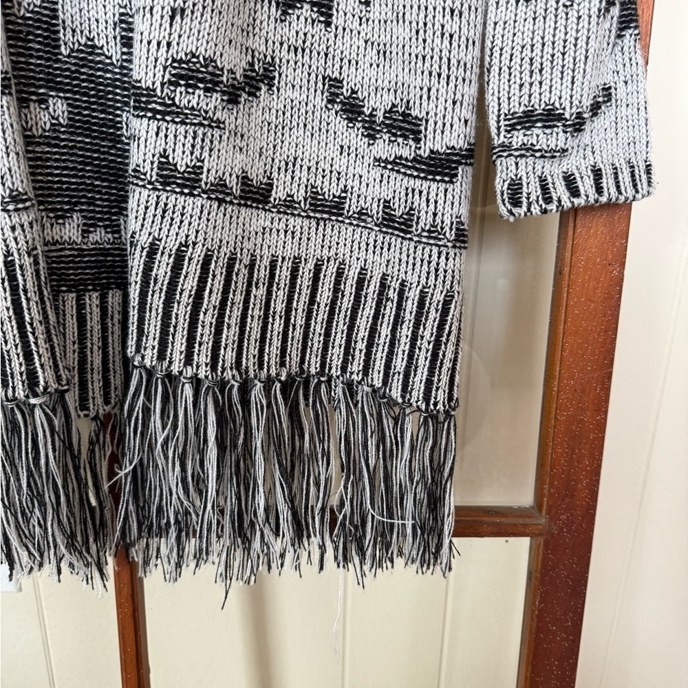 BB Dakota Black & Gray Aztec Pattern Knit Cardigan Sweater w/ Fringe Detail - S - Picture 2 of 5